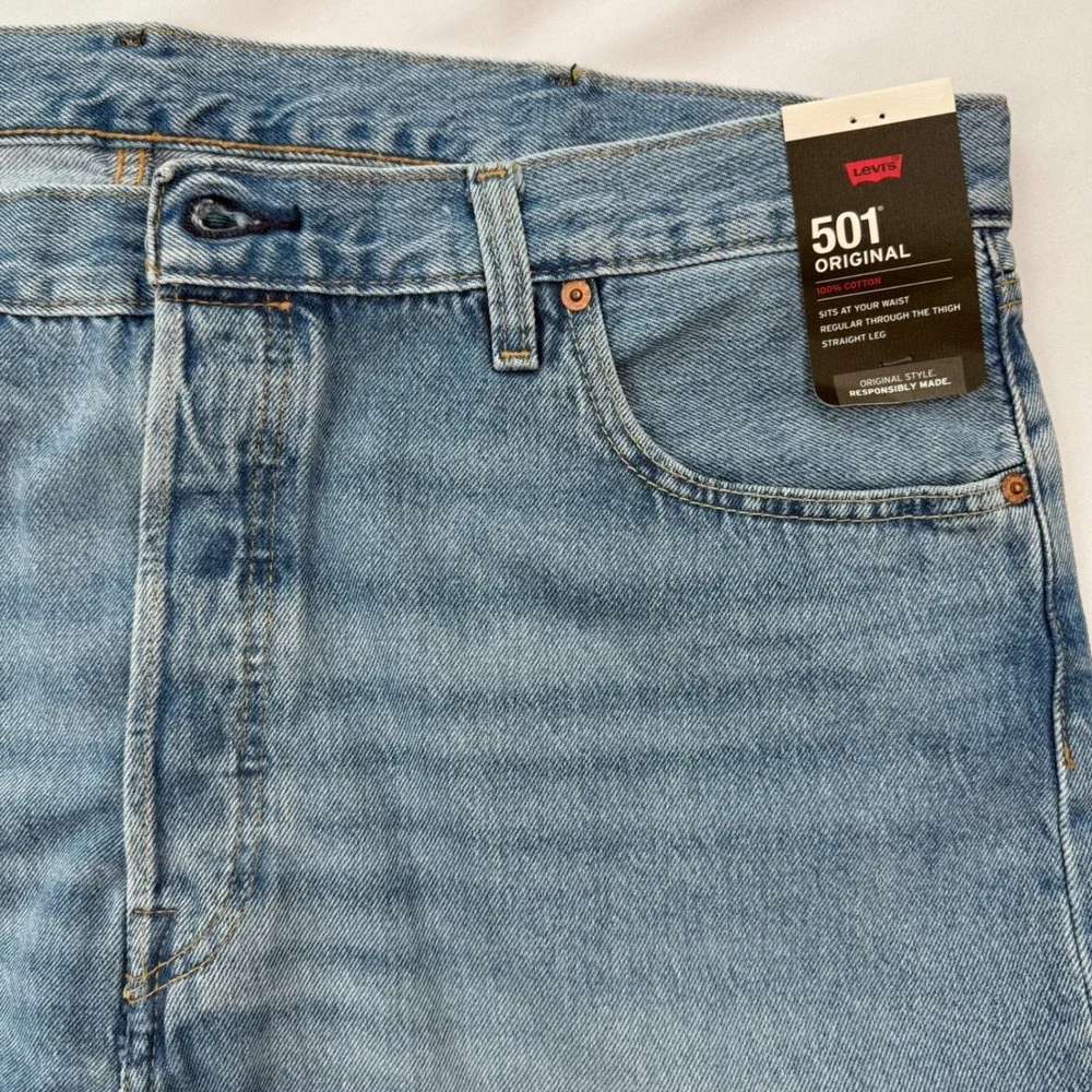 Levi's 501 Original Fit Jeans W42 L30 Button Fly Light Wash Denim Mens New